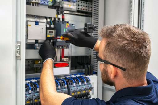 Power supplies (AC/DC) and inverters (DC/AC) from Enedo.
